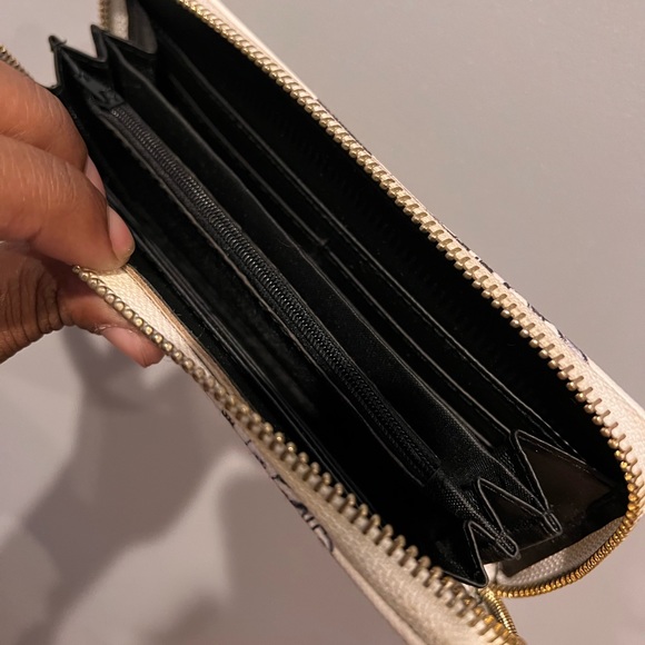 Wallet - Picture 3 of 3